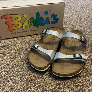Birki’s Tahiti silver soft bed sandals